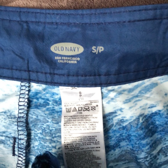 Men’s Old Navy swimsuit - Picture 2 of 2